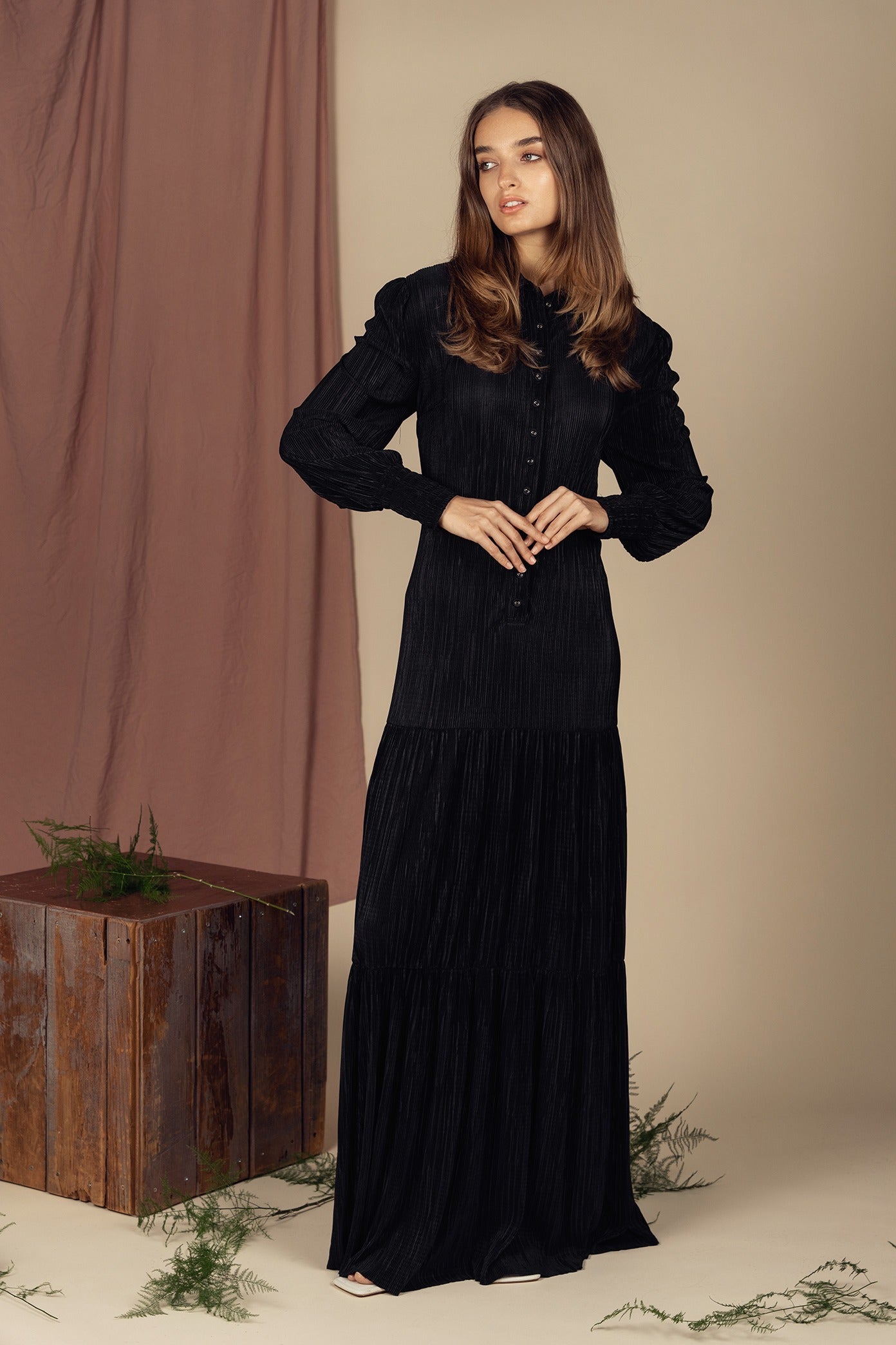 Pleated Collar Buttoned Maxi - Black