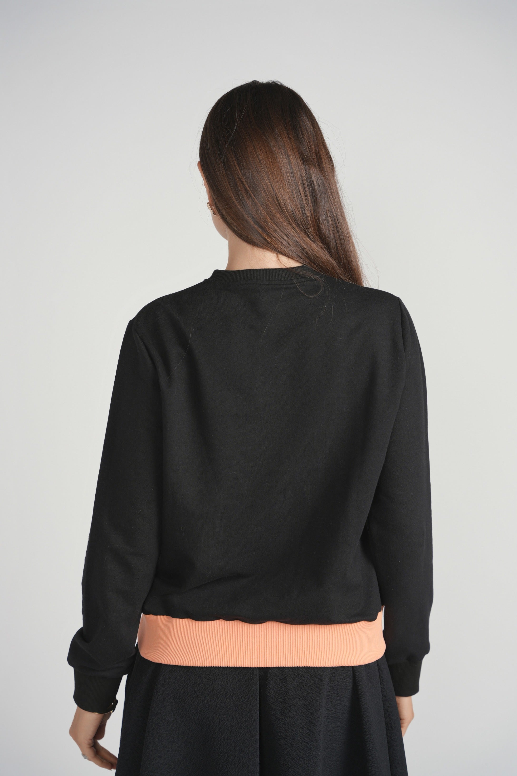 V-Cut Sweatshirt - Black/Salmon